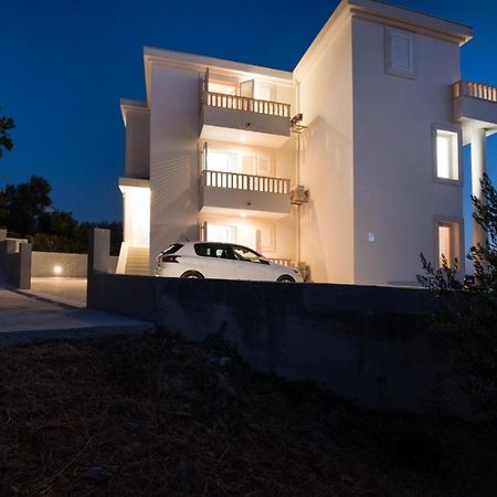 Brand New Aparment With Sea View & Swimming Pool At Ciovo - Villa Fiorentini Трогир Экстерьер фото