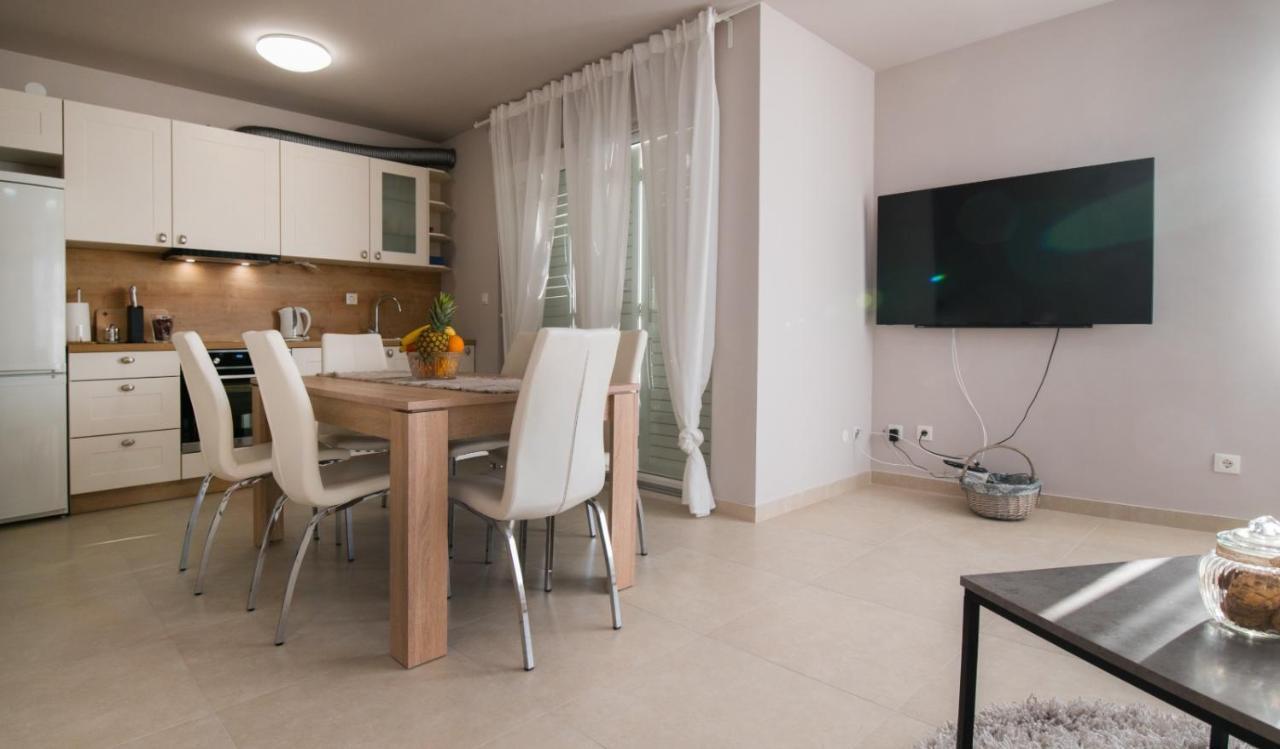 Brand New Aparment With Sea View & Swimming Pool At Ciovo - Villa Fiorentini Трогир Экстерьер фото